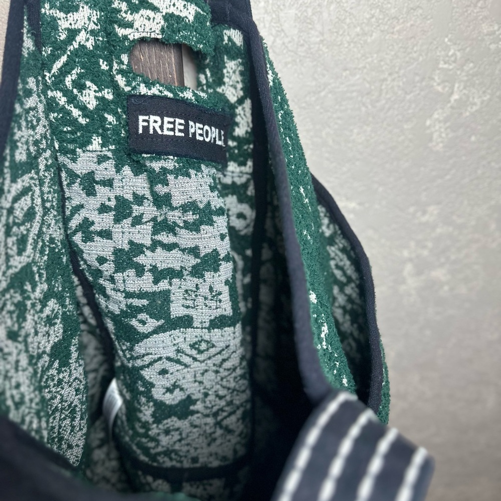 Stylish Free People Green Patterned Tote Bag - Picture 3 of 3